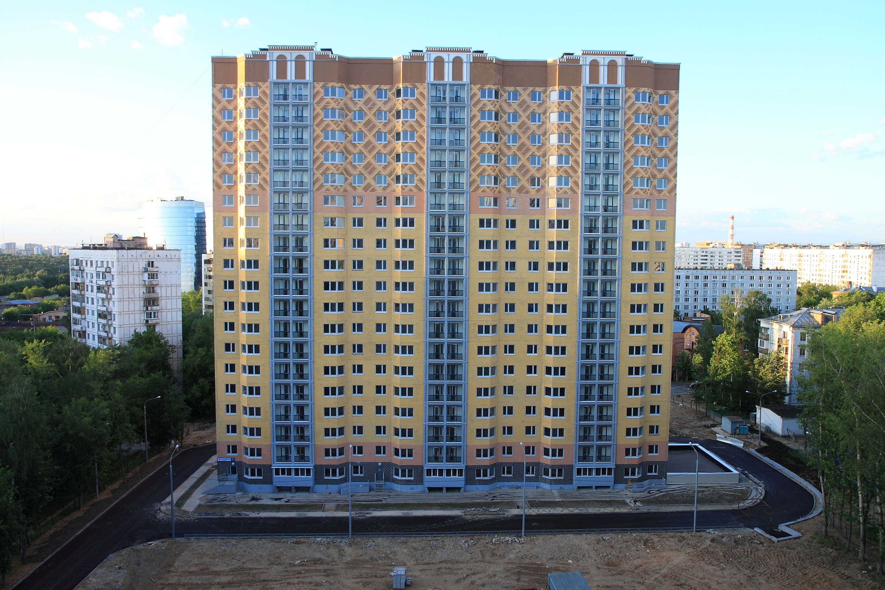 Живу на 20 этаже. Многоэтажные дома. Панельный многоэтажный дом. Новый многоэтажный дом. Многоэтажный дом в Москве.