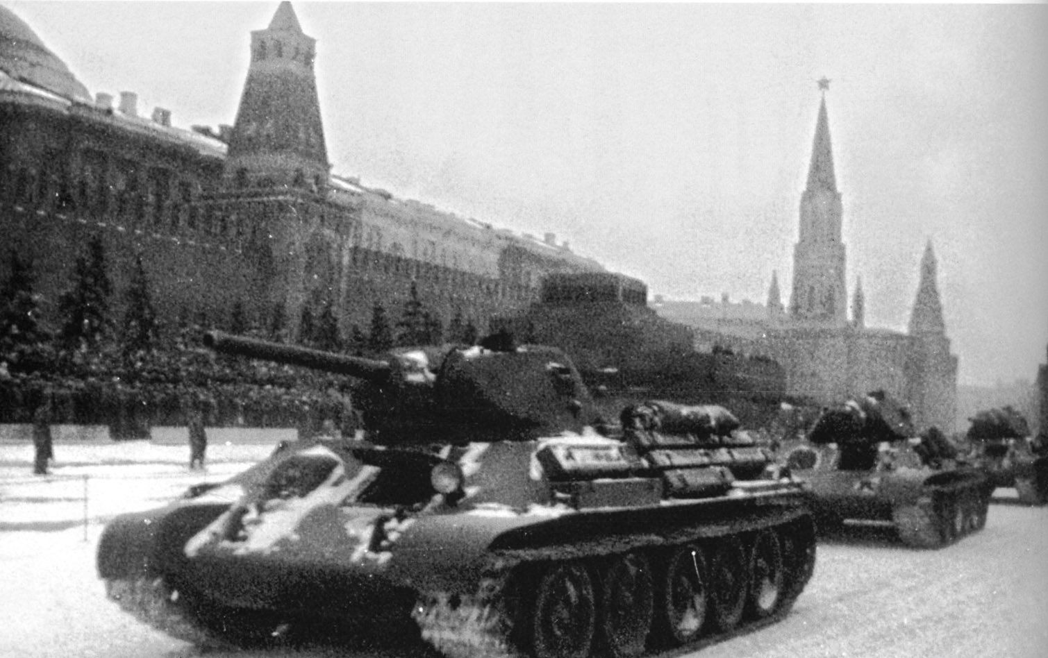 Парад 7 ноября 1941 в москве