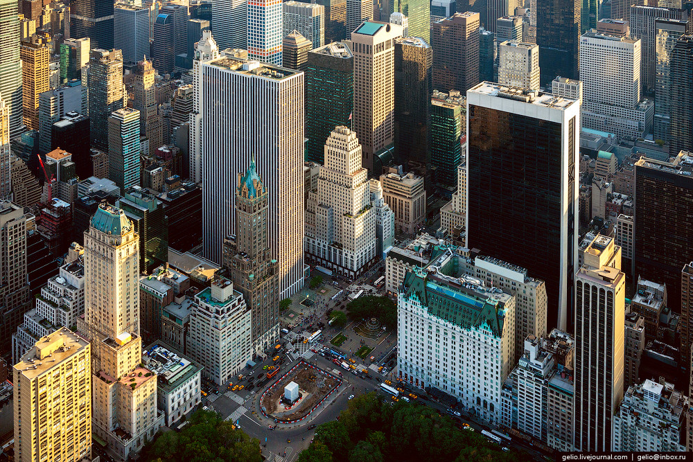New york. Манхэттен Плаза Нью Йорк. Небоскрёбы Нью-Йорка. Отель Плаза Нью-Йорк с высоты. Нью-Йорк небоскребы вид на Манхэттен.