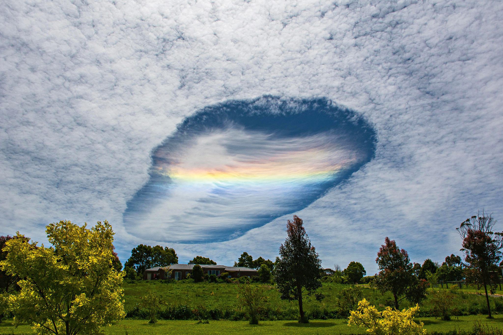Редкие природные. Озоновая дыра 1985. Эффект Fallstreak облака. Аномальные природные явления. Редкие явления природы.