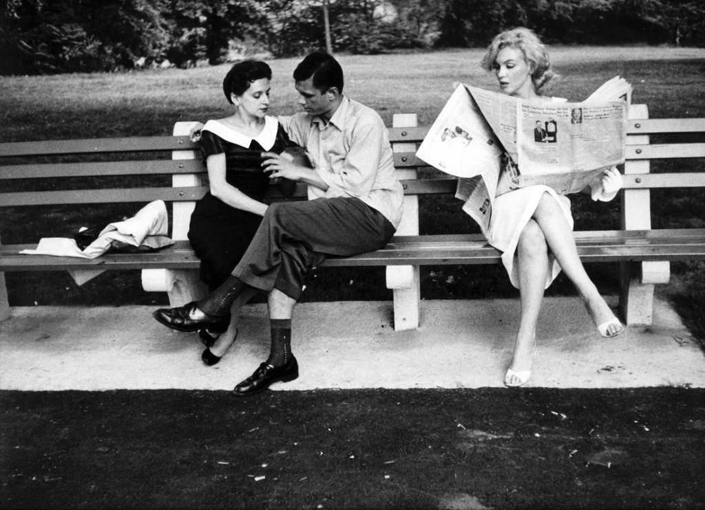 Ретро унижения. Marilyn Monroe 1957 New York. Нью Йорк 1950 Монро. Интересные архивные снимки. Мэрилин Монро 1957 Сэм шоу.