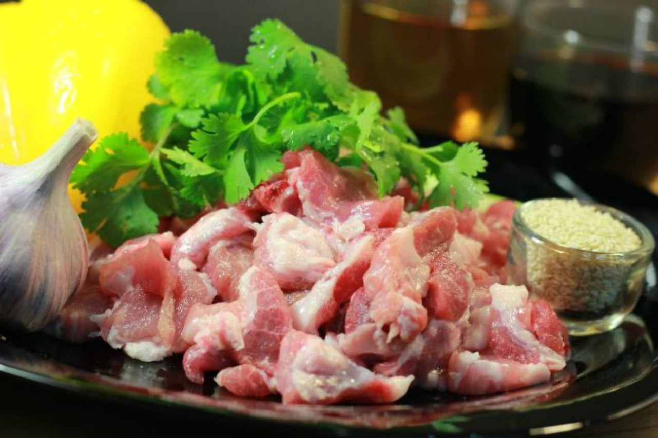 Приготовление легкого свиного. Блюда из лёгкого свинины. Свинина для первых блюд. Первые блюда из легкого свинины. Блюда из карбоната свинины.