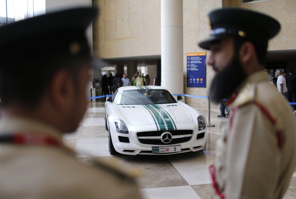 Porsche 918 Spyder и другие суперкары полиции Дубая