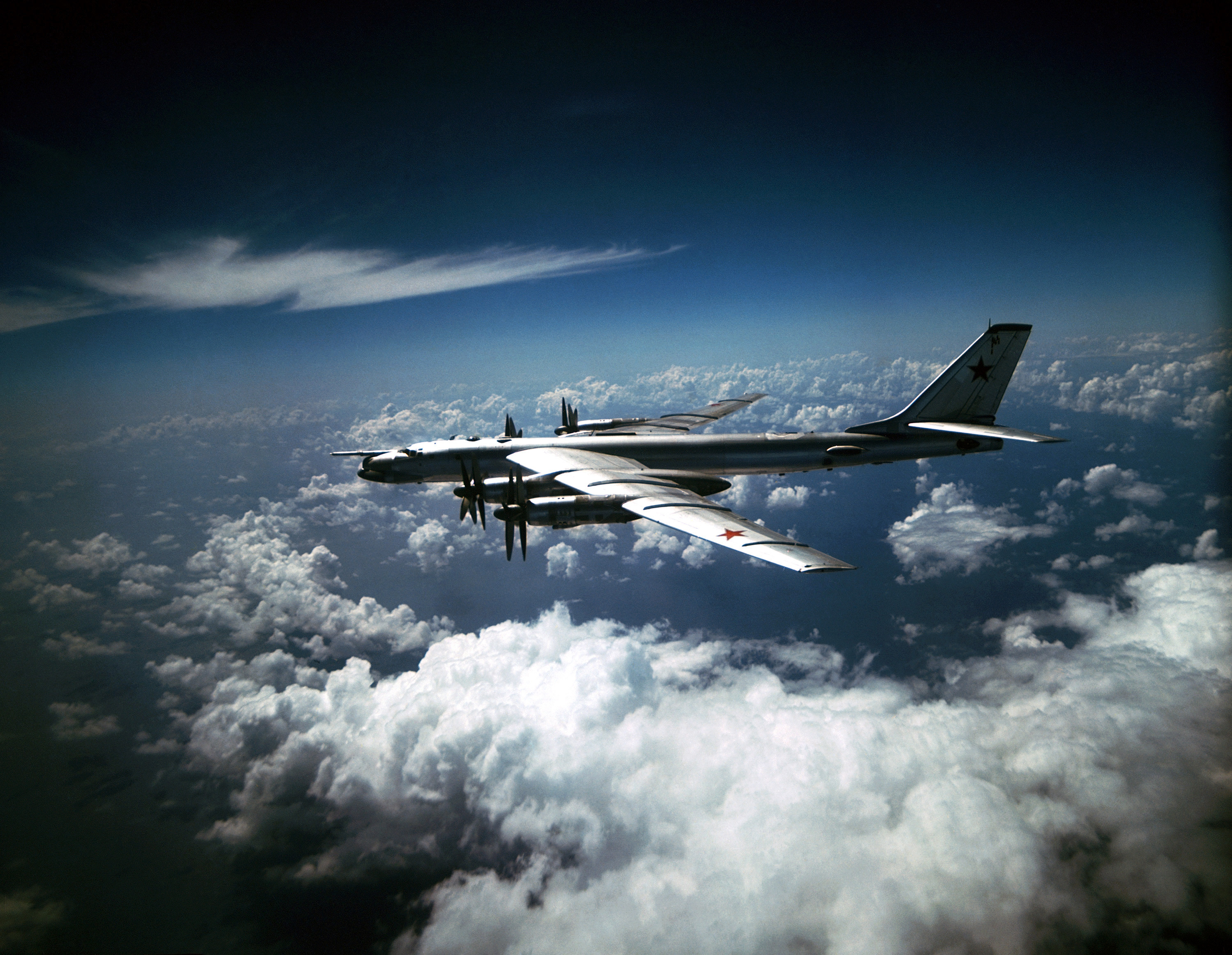 Над х. Tupolev tu-95. Ту-95мс. День дальней авиации ВВС Российской Федерации. Ту-95 фото.