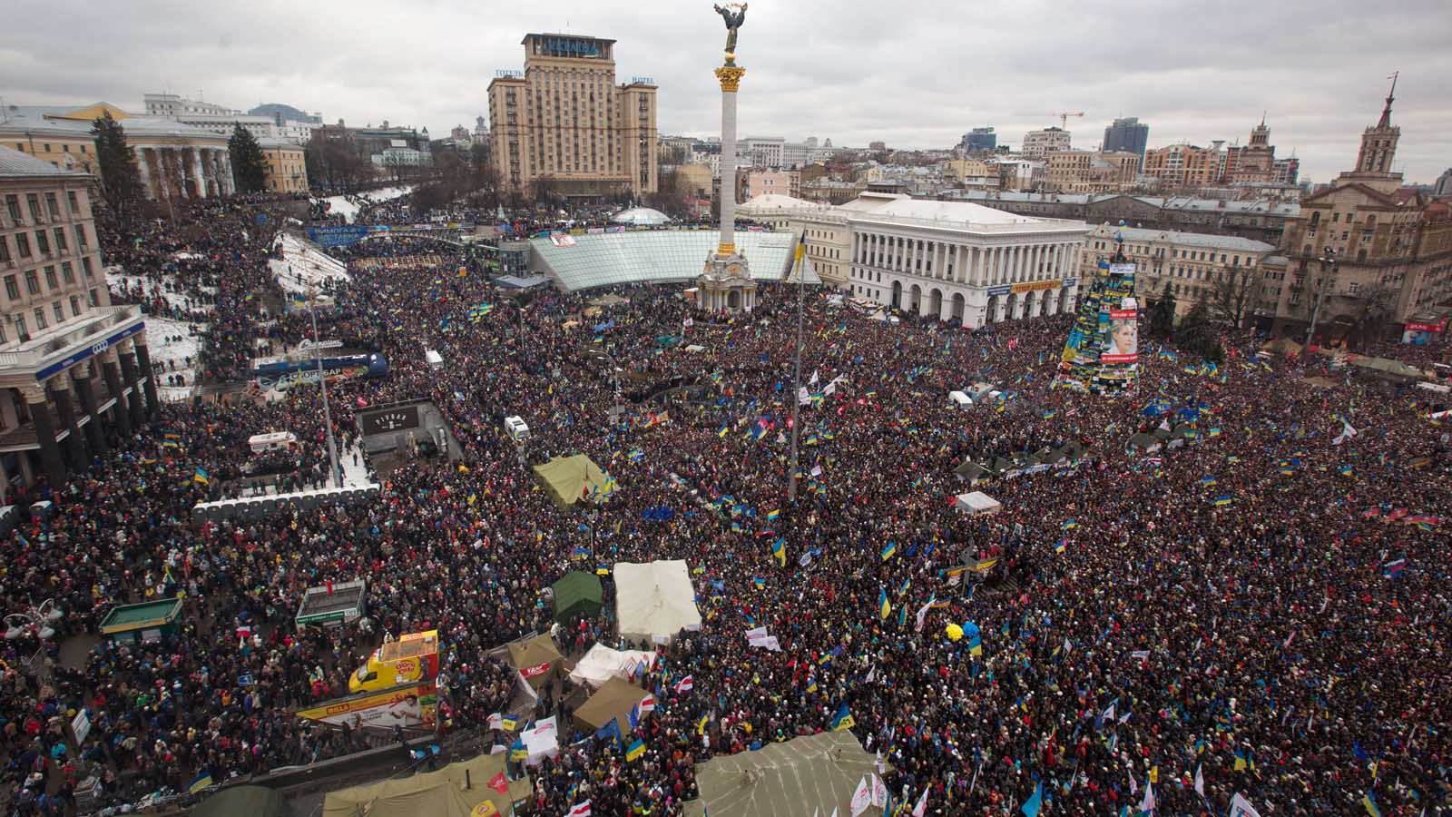 Сколько длился майдан. Майдан независимости 2013. Протестующие на площадь независимости Киев. Майдан митинг 2014. Митинги Майдан площадь независимости.