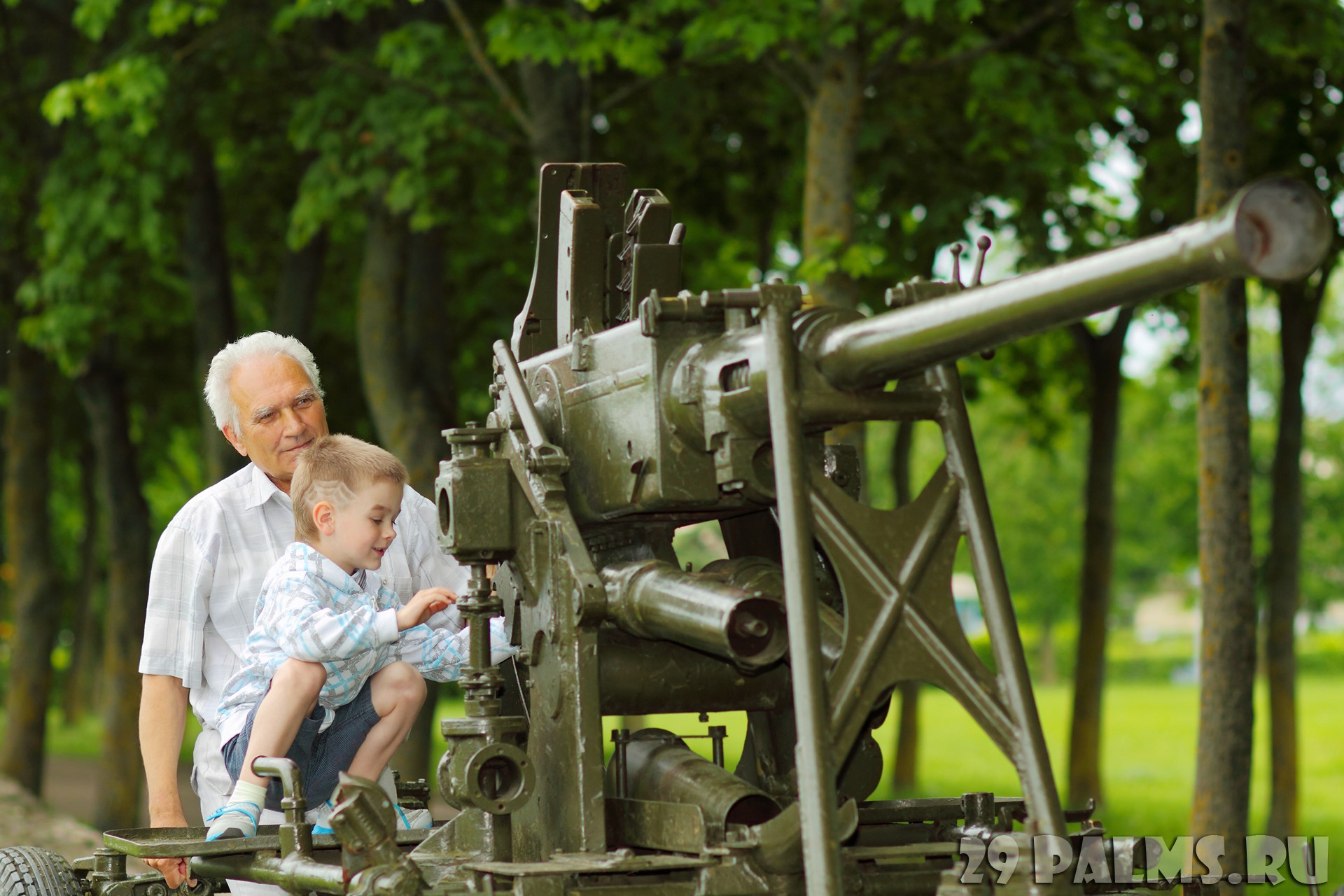 К 70-ти летию Великой Победы! Дедушка и внук