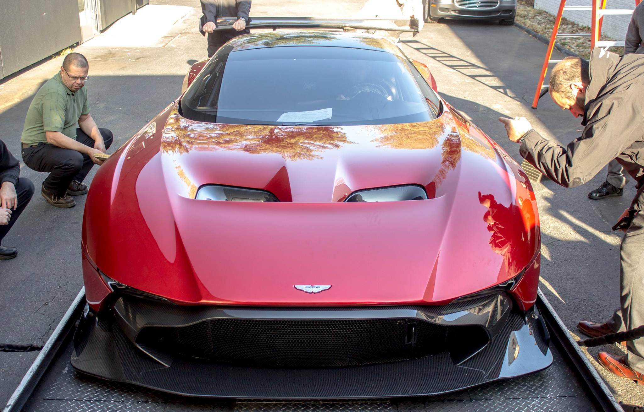 Первые гиперкары Aston Martin Vulcan отправились к своим владельцам Vulcan, aston martin, спорткар, суперкар