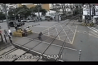 Что? А? Нет, внучек, ничего интересного сегодня со мной не случилось.... 