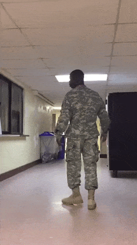 Хорошие танцоры должны быть и в армии