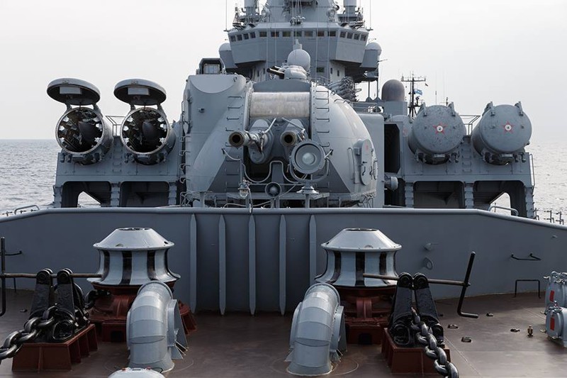 Ракетный крейсер «Москва» в Средиземном море.