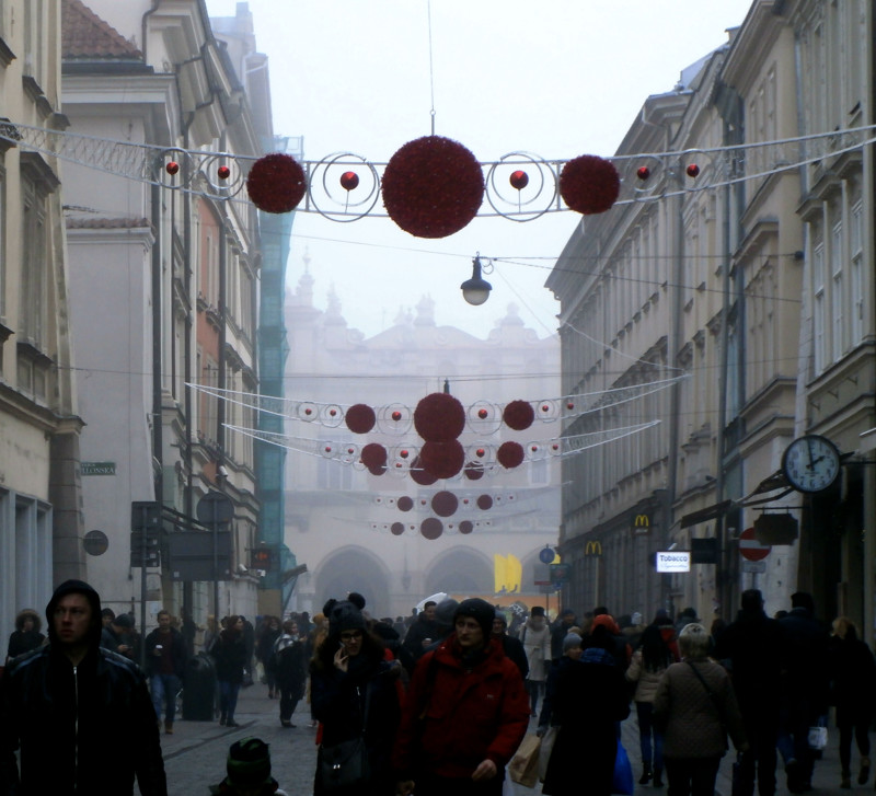 Улица Шевская, ближайший путь к центральной площади.
