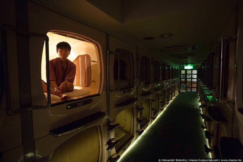 Как устроен капсульный отель и ночная баня в Японии