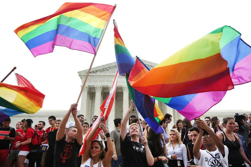 10. В июне в США было принято постановление о разрешении однополых браков. 