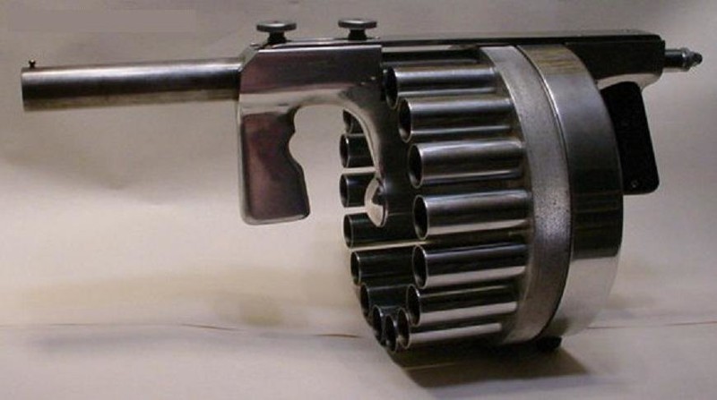 Пушка, стреляющая дымовыми гранатами для подавления бунтов и беспорядков