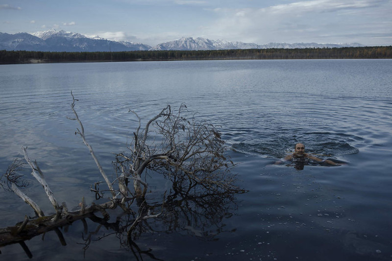 Геннадий Хорунжий живет в 5 часах езды от крупнейшего природного резервуара пресной воды - озера Байкал. 