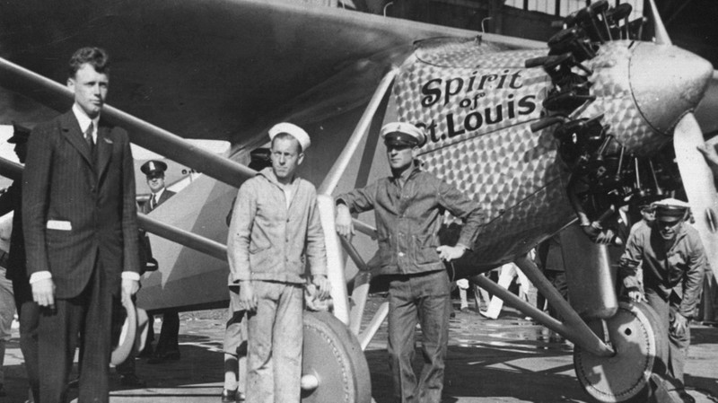 5. Чарльз Линдберг не пересёк Атлантику на самолёте первым.