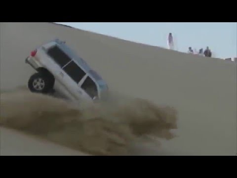Арабы развлекаются, экстремальные гонки на джипах  
