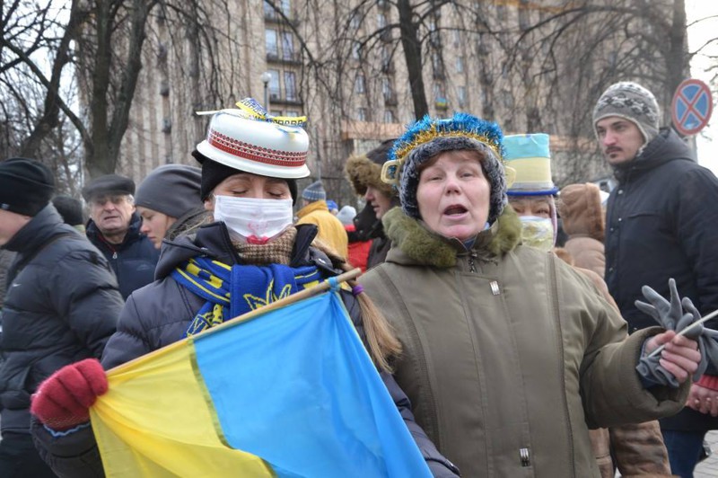 Я вот честно, до сих пор не пойму зачем они с кастрюлями на головах 2 года назад бегали