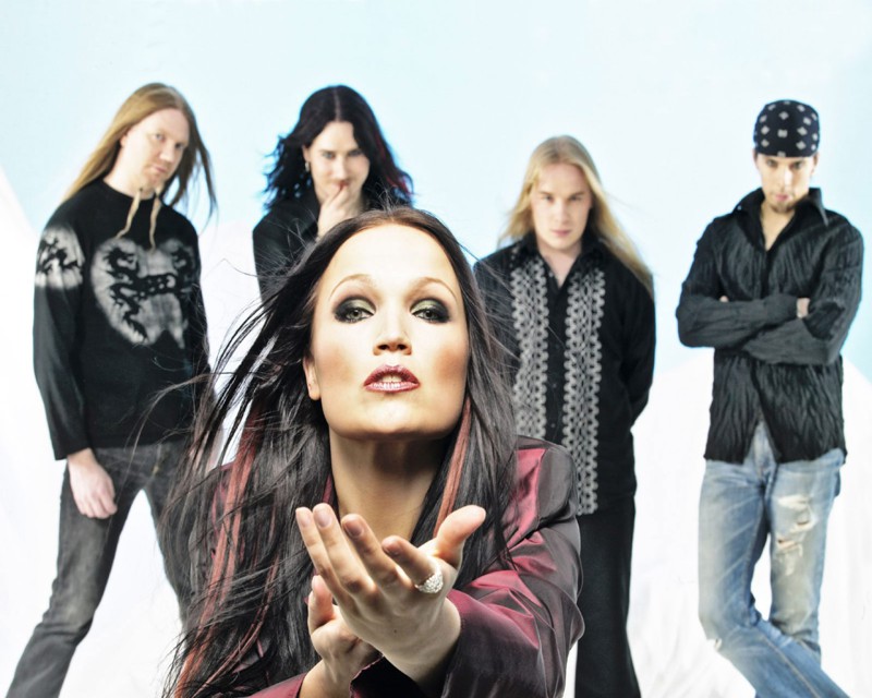 21 октября 2005 года «ушла эпоха» группы Nightwish. Из состава была уволена вокалистка Тарья Турунен за «звёздную болезнь и запросы слишком больших гонораров».