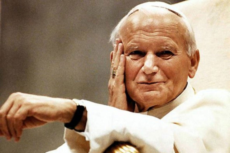 2 апреля 2005 года в Ватикане скончался папа римский Иоанн Павел II.
