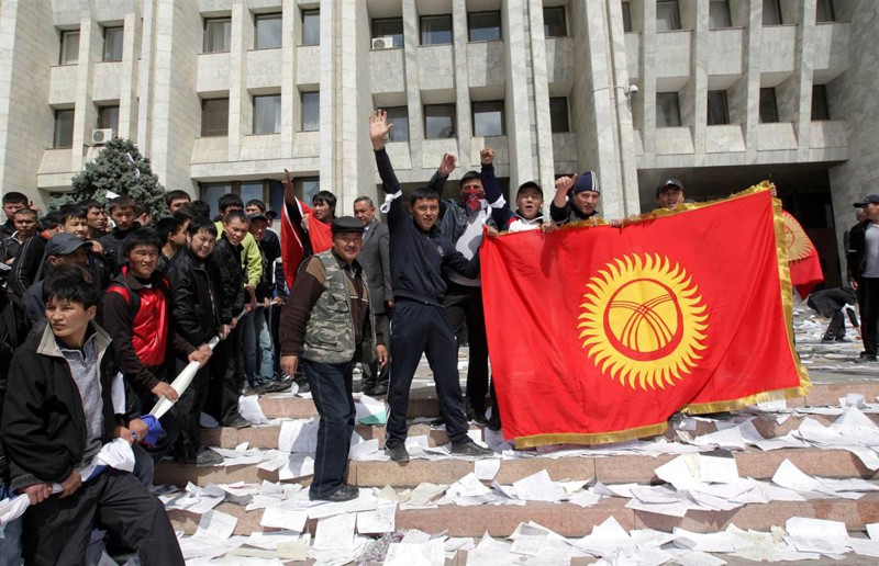 Третья в СНГ «цветная» революция произошла в 2005 году в Киргизии. В результате с поста главы государства был смещён Аскар Акаев.