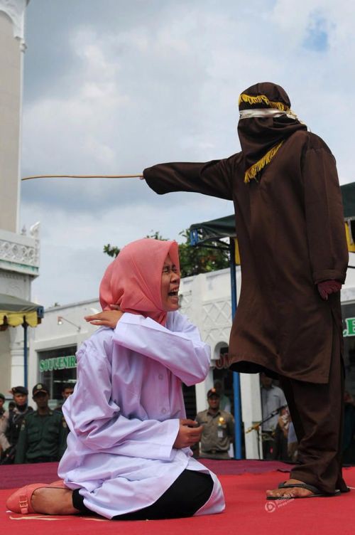 Наказание за добрачный секс в Индонезии