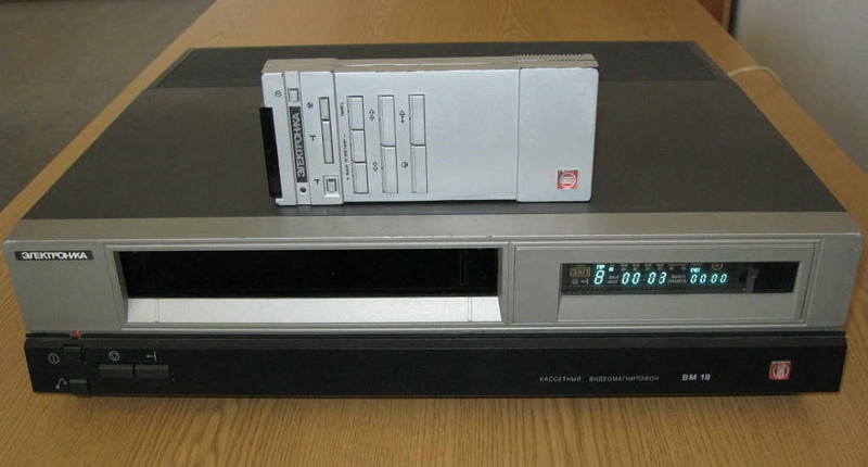 Но уже с 1987 года на рынке начала появляться целая плеяда различных моделей кассетников. Первой стала ВМ 18.