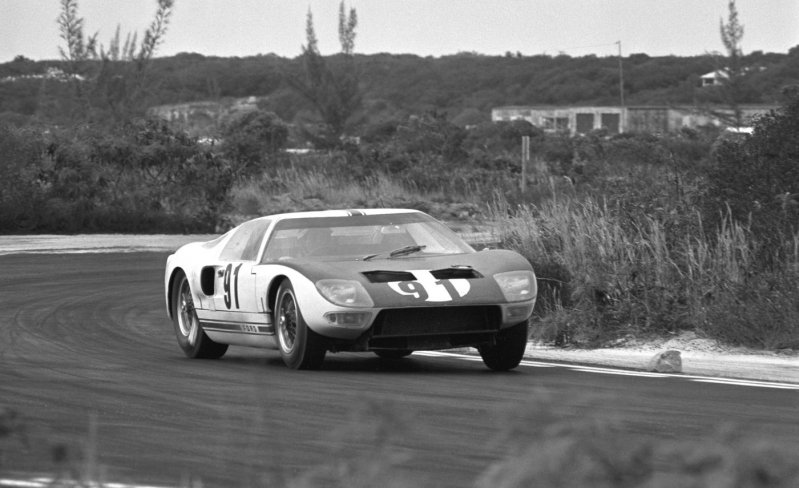 2) 1964 Ford GT40