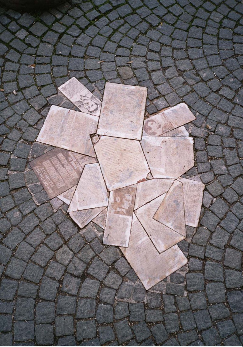 От Weiße Rose остался только памятник. Памятник перед Мюнхенским университетом.