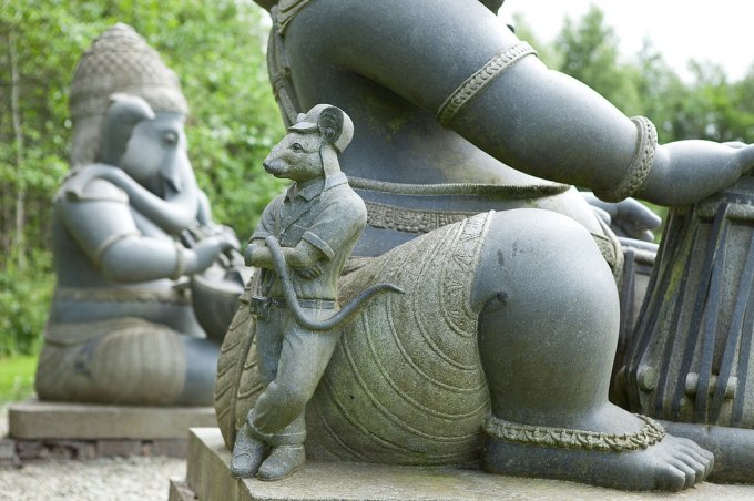 Скульптуры из индийского "парка ужасов" в Ирландии