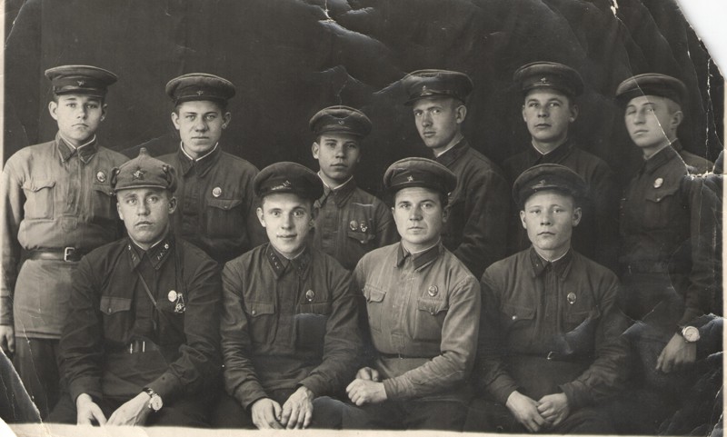Василий Громов (второй сверху слева)