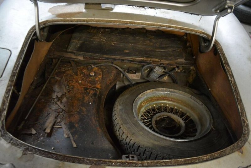 Родстер Jaguar E Type 1963 - кандидат на реставрацию