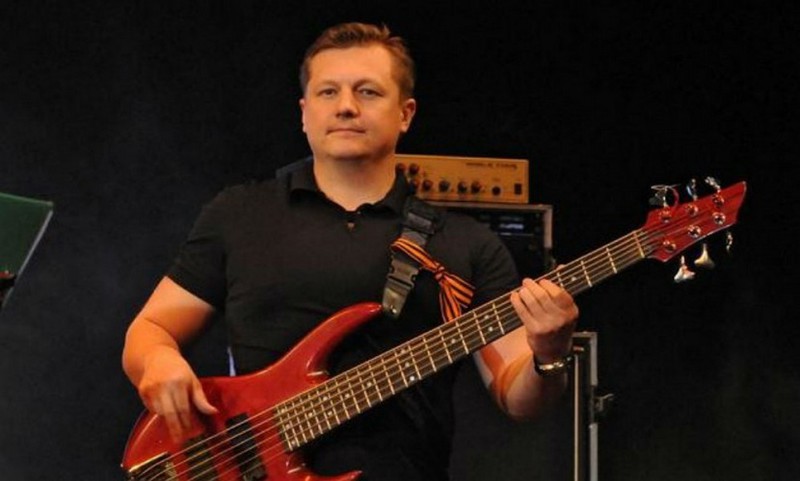 Бас-гитарист группы «Любэ», которого избили в Подмосковье, скончался