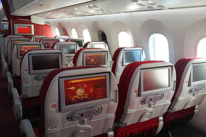Пассажира авиакомпании Hainan Airlines сняли с рейса и арестовали за то, что он открыл дверь аварийного выхода в готовом ко взлету самолете, чтобы подышать свежим воздухом.
