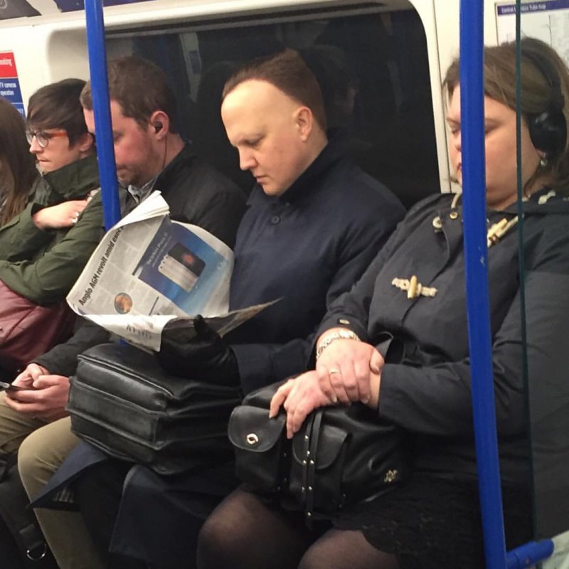 Пассажир в метро