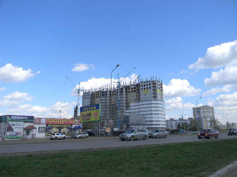 А вообще в Омске проживает более 1 000 000 жителей, это большой город.