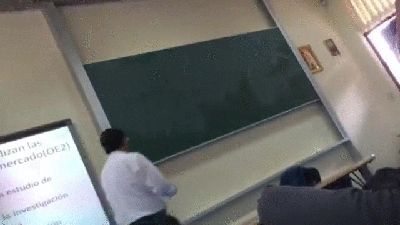 Прикололись над преподавателем