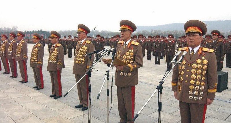 Счастливые до безобразия жители Северной Кореи