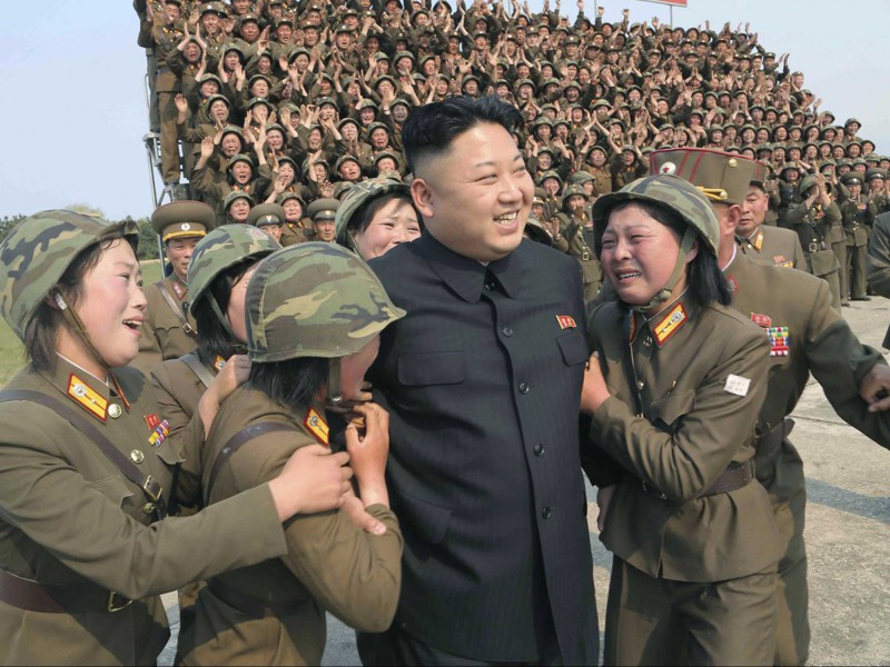 Счастливые до безобразия жители Северной Кореи