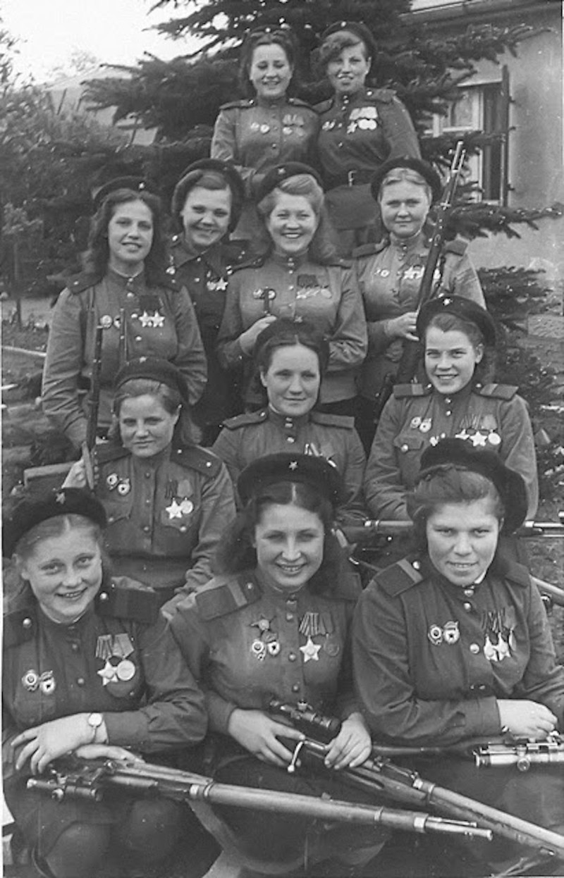 Наши девушки-снайперы (1945)