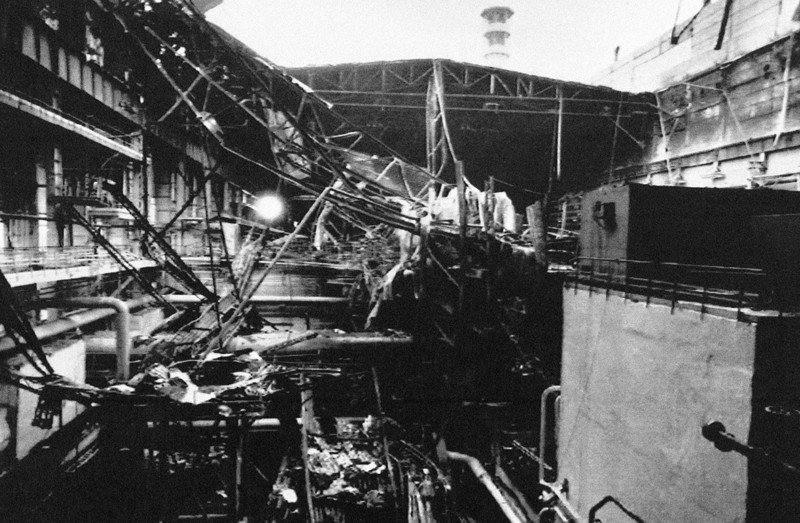 Часть рухнувшей крыши в Чернобыле