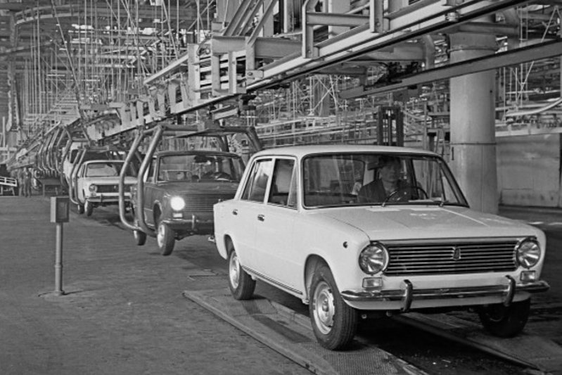 1973 году у вазовской машины появилось еще одно имя - «Лада», предназначенное для зарубежного потребителя. 