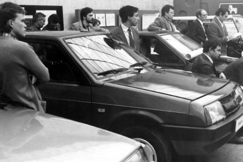  В декабре 1979-го, в экспериментальном цехе собран первый опытный образец автомобиля ВАЗ-2108.