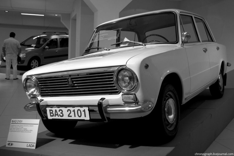 Первый, выпущенный в 1970 году, ВАЗовский автомобиль, с порядковым номером 0000001 имел одного хозяина в г. Самара и вновь стал собственностью завода в 2000 году, хранится в музее. (годы выпуска ВАЗ-2101 1970-1981)
