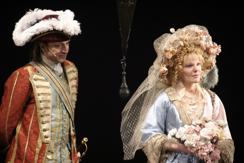 1786 — в Вене с успехом прошла премьера оперы Вольфганга Амадея Моцарта «Женитьба Фигаро».