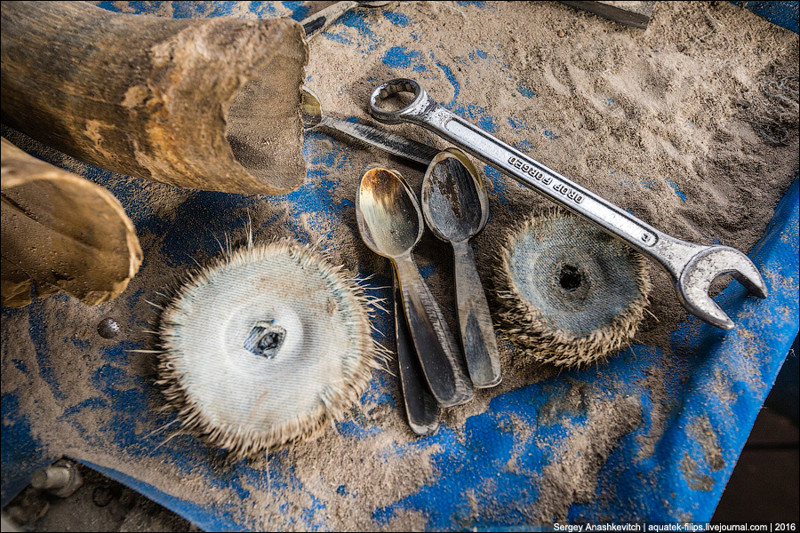 Как делают изделия из коровьих рогов на Мадагаскаре мадагаскар, рог, сувенир