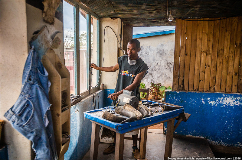 Как делают изделия из коровьих рогов на Мадагаскаре мадагаскар, рог, сувенир