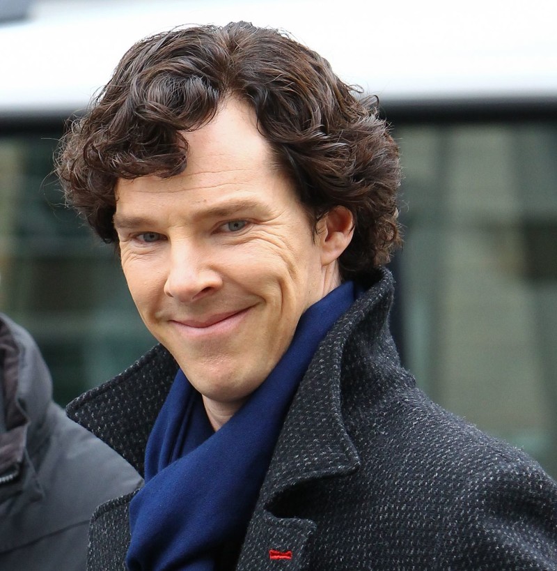 Думаю, в роли Шерлока он выглядит прекрасно. 