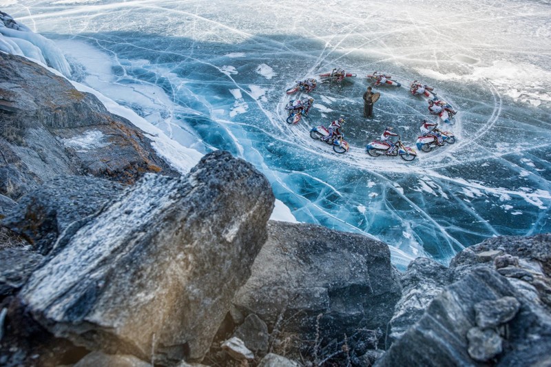 Шаманские круги на льду Байкала