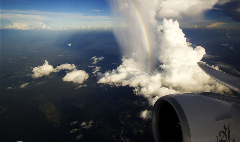 Дождь из окна самолета: зрелище, которое захватывает дух